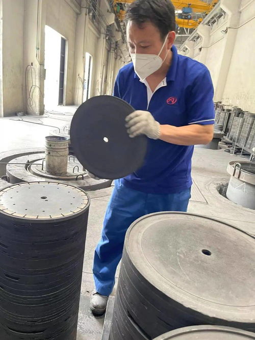 舉國同慶迎華誕 砥礪奮進(jìn)新征程 致敬堅(jiān)守崗位的你